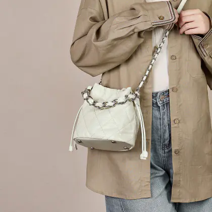 Xiaoxiangfeng diamond grid chain tote bag
